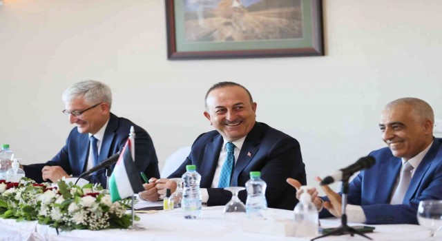 Dışişleri Bakanı Çavuşoğlu, Filistindeki Türkiye mezunlarıyla bir araya geldi