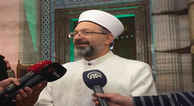 Diyanet İşleri Başkanı Erbaş, bayram namazında İngilizce hutbe okudu
