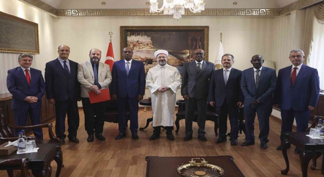 Diyanet İşleri Başkanı Erbaş, Cibuti Din İşleri ve Vakıflar Bakanı Barrehi kabul etti