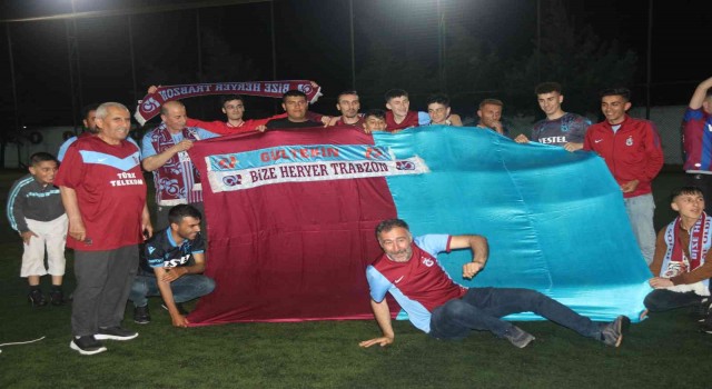 Diyarbakırda 160 haneli köyde Trabzonsporun şampiyonluğu kutlandı
