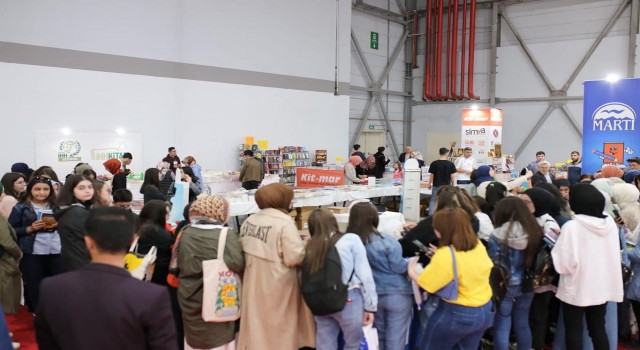 Doğu Anadolu Kitap Fuarını bir haftada 1 milyon kişi gezdi