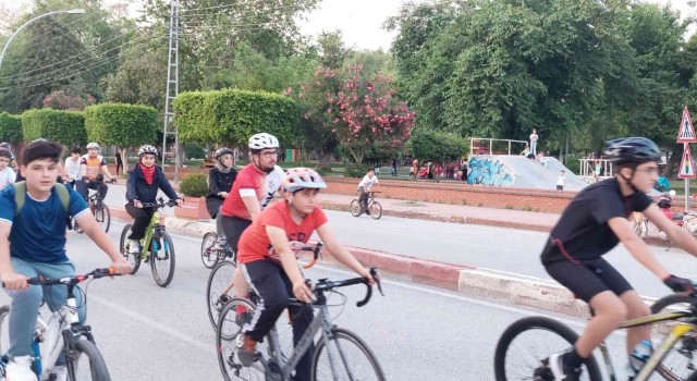 Dörtyoldaki bisiklet etkinliğinde 200 kişi pedal çevirdi