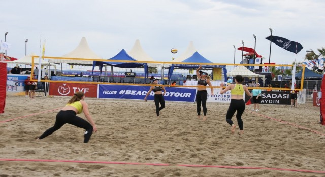 Dünya yıldızları Kuşadası Sevgi Plajında maçlarına başladı