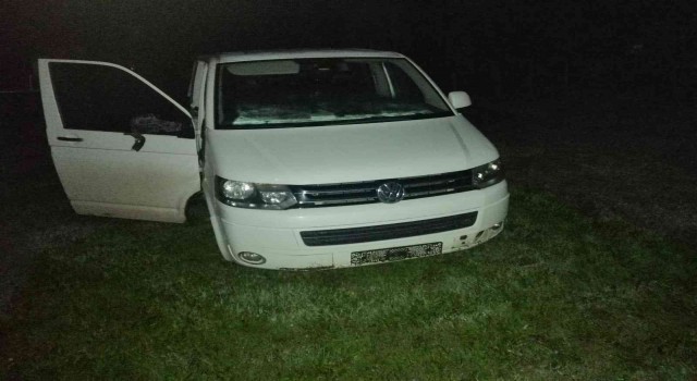 Dur ihtarına uymayan minibüste 6 düzensiz göçmen yakalandı