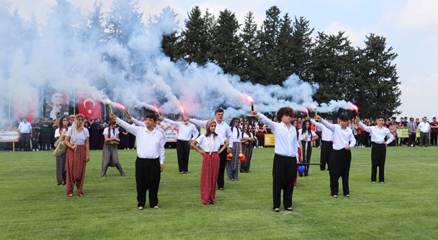 Düziçi’nde , Gençler Ata’yı saygıyla andı, bayramlarını kutladı