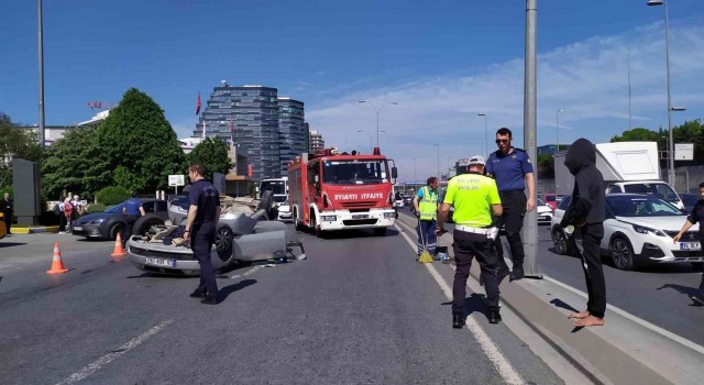 E-5 karayolundaki kazada araç takla attı: 1i hamile 3 yaralı