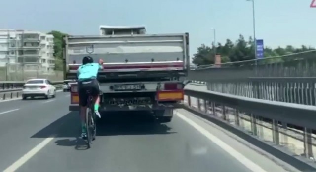 E-5te bisikletlinin yürekleri ağza getiren yolculuğu