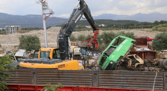Edremit Belediyesinde 25 taşıt ve iş makinesi hurdaya ayrıldı