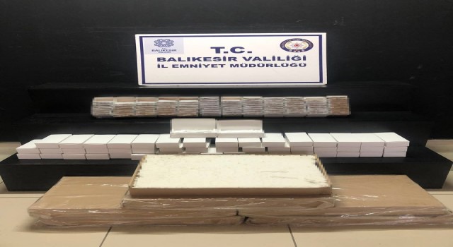Edremitte binlerce kaçak makaron ele geçirildi