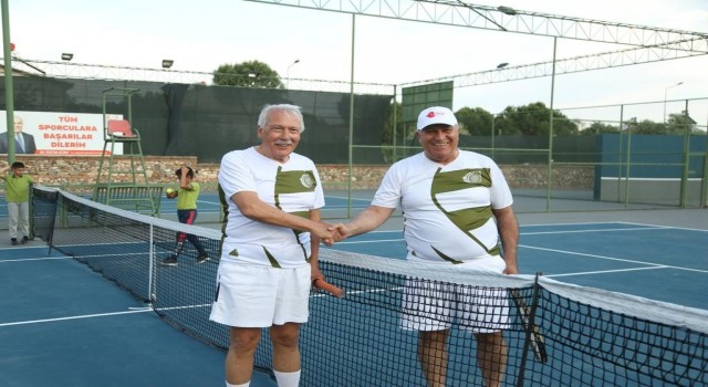Efelerde İncir Cup Tenis Turnuvası başladı