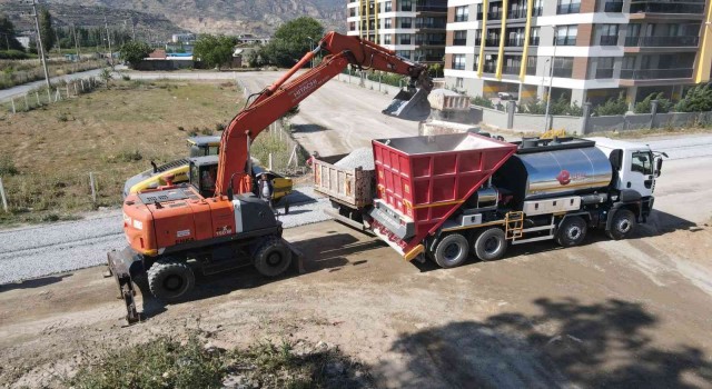 Efelerin yeni asfalt makinesi ilk görevine çıktı