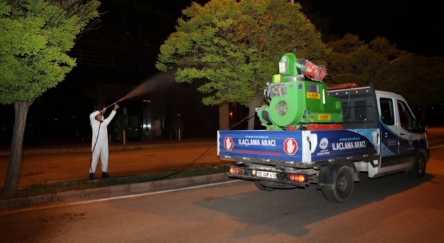 Elazığ Belediyesi ilaçlama çalışmalarına devam ediyor