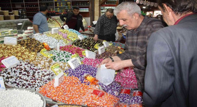 Elazığ Kapalı Çarşıda bayram yoğunluğu