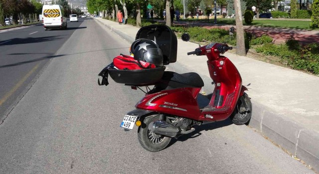 Elazığda kadın sürücü motosiklet ile yayaya çarptı: 2 yaralı