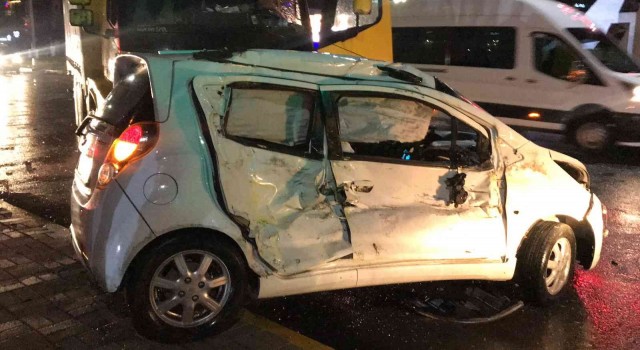 Elazığda kamyon ile otomobil çarpıştı: 1 yaralı