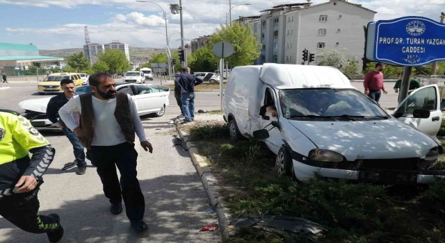 Elazığda trafik kazası: 4 yaralı