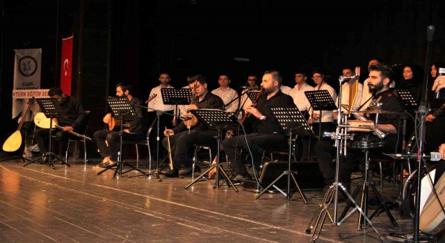 Elazığda Türk Halk Müziği Konseri mest etti