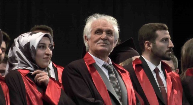 Emekli öğretmen 62 yaşında hayalindeki Hukuk Fakültesinden mezun oldu