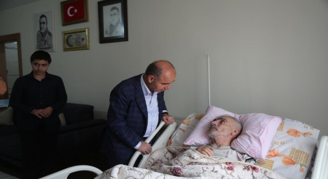 Emniyet Genel Müdürü Aktaştan kahraman şehit Fethi Sekinin babasına ziyaret