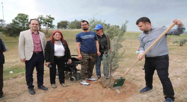 Engelli vatandaşlar Benim de bir ağacım var projesi çerçevesinde fidan dikti