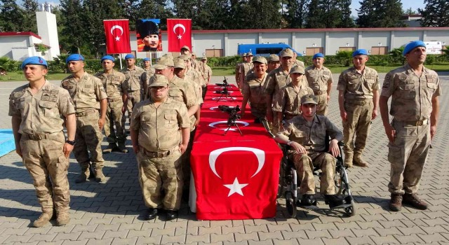 Engelli vatandaşlar çakı gibi asker oldu