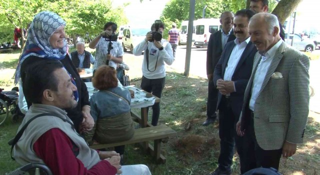 Engelli vatandaşlar Çatalcadaki piknikte gönüllerince eğlendi