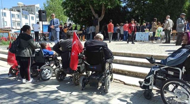 Engelliler Haftası etkinliğinde merdiven engelini aşamadılar