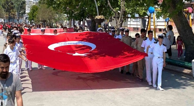 Erdekte Gençlik Yürüyüşü düzenledi