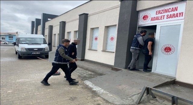 Erzincanda 4 kaçak göçmen taşıyan otobüs şoförü tutuklandı