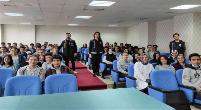 Erzincanda öğrencilere suçtan korunma yöntemleri anlatılıyor