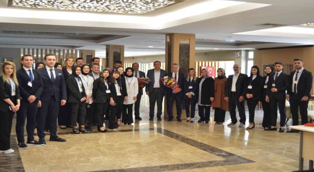 Erzurumda “Dünya idari personeller günü” paneli