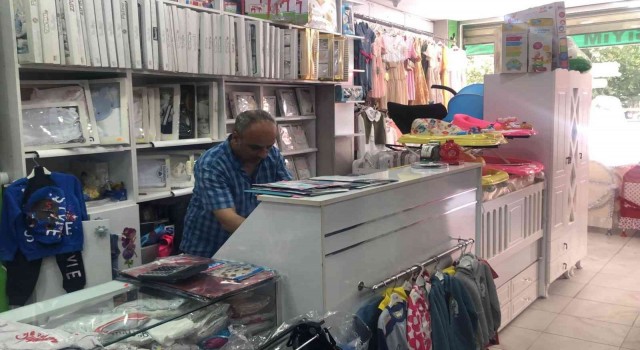 Esenlerde çocuk giyim mağazasındaki soygun kamerada
