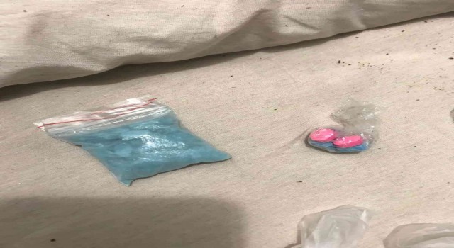 Esenyurtta lüks siteye düzenlenen baskında çok sayıda uyuşturucu madde ele geçirildi