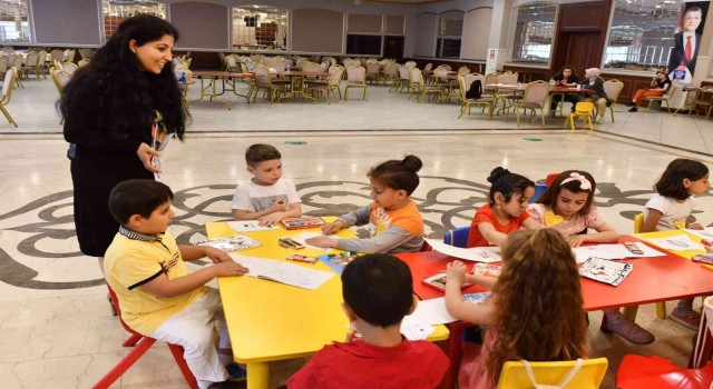 Esenyurtta “Okuyan Bir Gelecek” etkinliğiyle geleceğe ışık tutuluyor