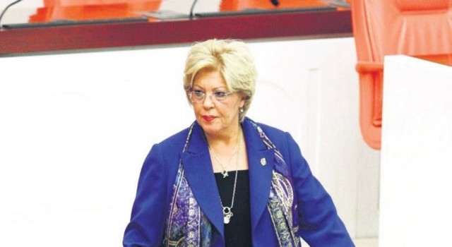 Eski CHP İzmir Milletvekili Canan Arıtman hayatını kaybetti