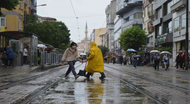 Eskişehirin de içerisinde bulunduğu bölgede rüzgar ve yağmur bekleniyor