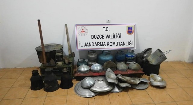 Evden çaldıkları malzemelerle kaçarken yakalandılar