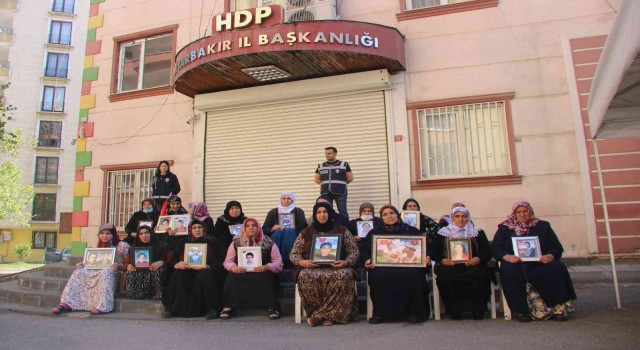 Evlat nöbetindeki aileler HDPnin kapatılmasını istiyor