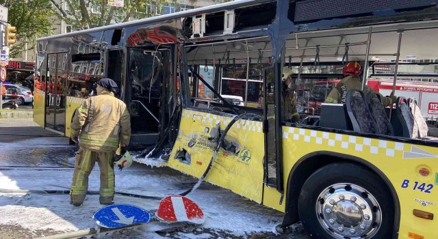 Fatihte tramvay ile İETT otobüsü çarpıştı: 6 yaralı