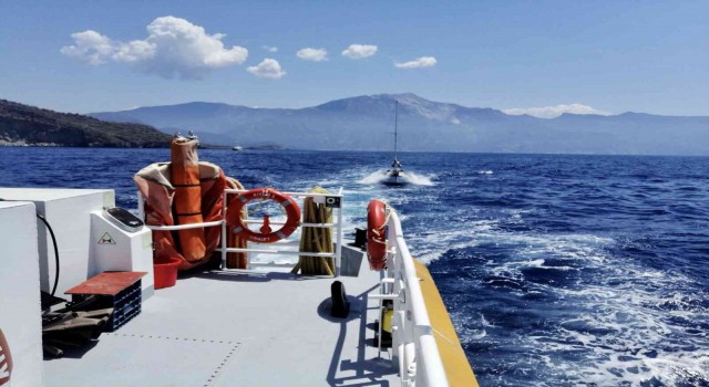 Fethiye Ölüdenizde sürüklenen tekne kurtarıldı
