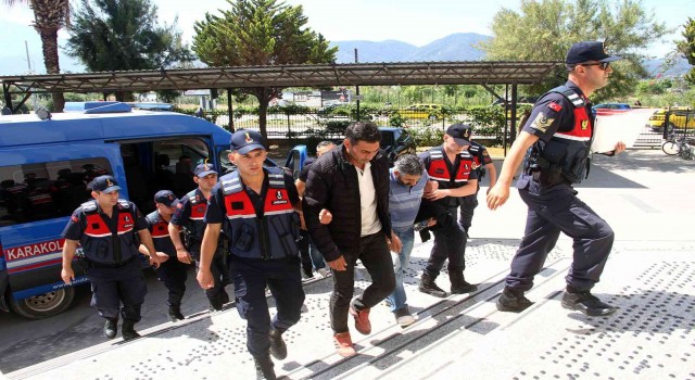 Fethiyede göçmen kaçakçılığı iddiasıyla 2 şüpheli tutuklandı
