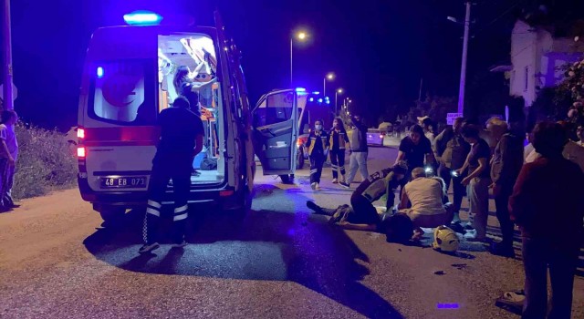 Fethiyede otomobil ile motosiklet çarpıştı: 1 ölü, 4 yaralı