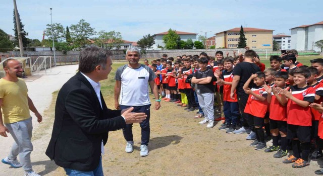 Feyyaz Uçara Kırkağaçta sevgi seli