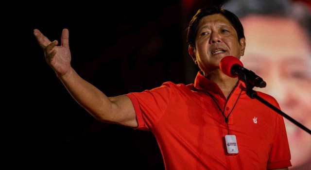 Filipinlerde seçimi eski Devlet Başkanının oğlu Marcos kazandı