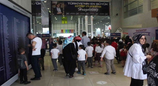 Gaziantep Kitap Fuarını ilk üç günde 300 bine yakın kişi ziyaret etti