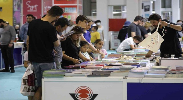 Gaziantepteki kitap fuarını 2 günde 110 bin kişi ziyaret etti