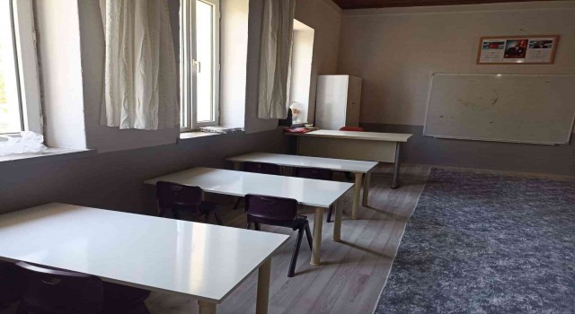 Gedizde 8 okulda alt yapı ve eğitim ortamlarını zenginleştirme çalışması yapılıyor