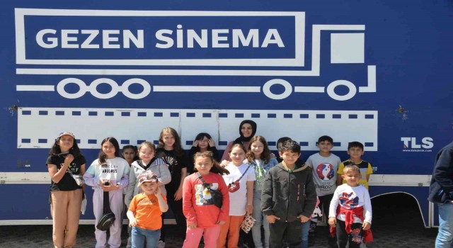 Gedizde çocuklar, gezen sinema ile tanıştılar