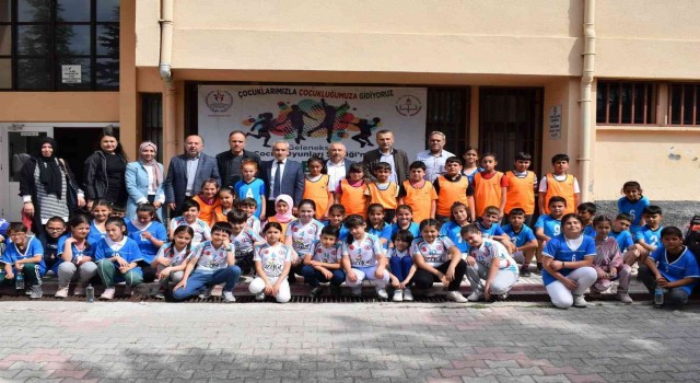 Geleneksel çocuk oyunları şenliği başladı