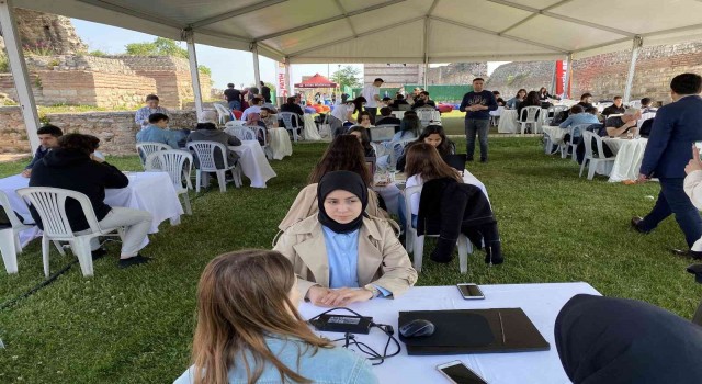 Gençler bu kez ‘Sokak Hayvanları için fikir maratonunda yarıştı